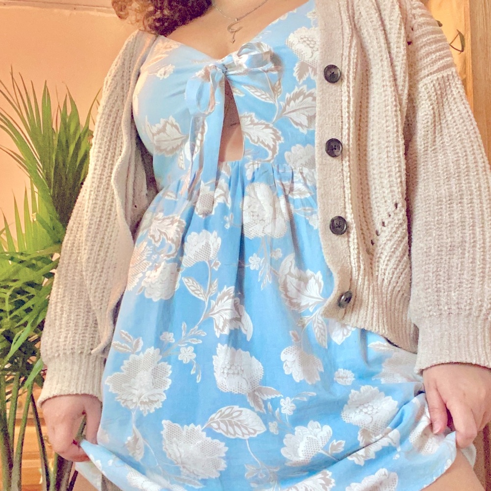 Francesca’s baby blue keyhole floral dress